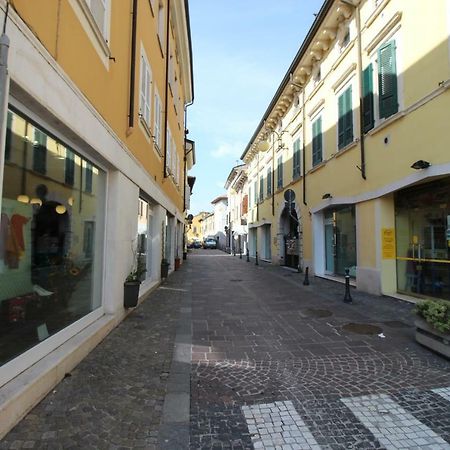 La Mansarda Di Juliette Apartment เดเซนซาโนเดลการ์ดา ภายนอก รูปภาพ